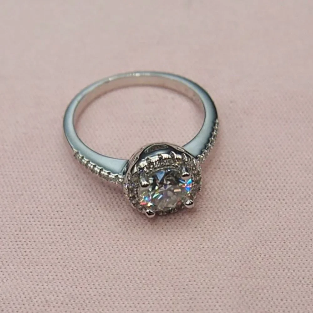 Beautiful Certified Halo 1.00ctw Moissanite Ring --- White Gold
